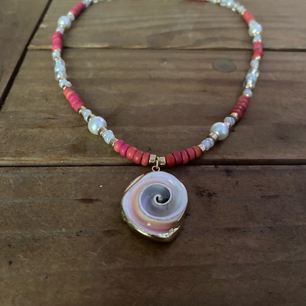 Elegant Pink and Gold Shell Pendant Necklace